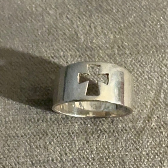 Sterling Silver Cross Ring - Picture 2 of 8